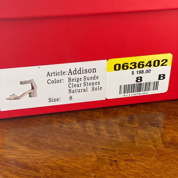 Dress shoes for that really special occasion. The Wishbone Collection. Size 8. - Picture 4 of 4